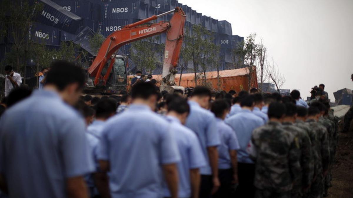 EL PUERTO DE TIANJIN HOMENAJEA A LAS VÍCTIMAS DE LAS EXPLOSIONES