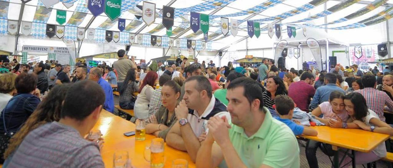 Ambiente en el &quot;Oktoberoviedo&quot; del año pasado.