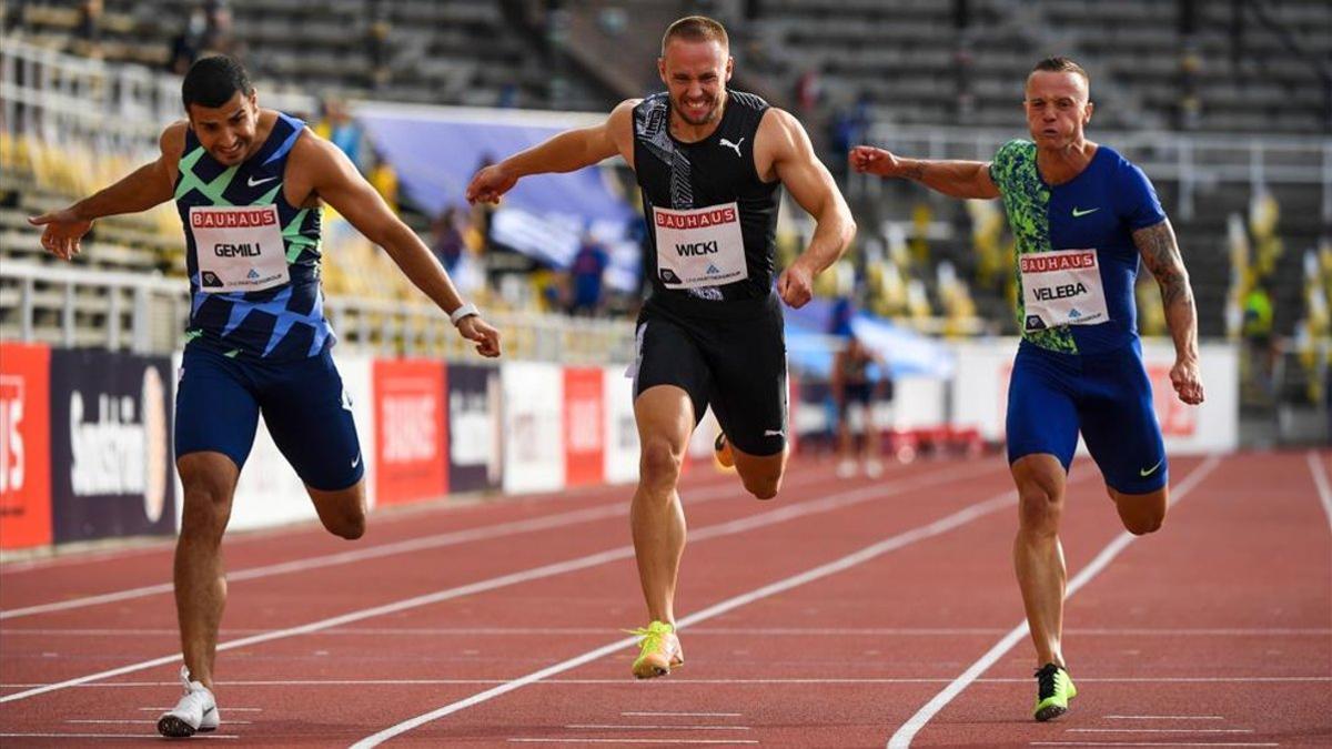 Bruno Hortelano se duele al fondo mientras se impone Adam Gemili