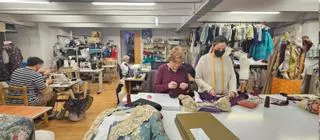La fiebre por vestirse en Fallas dispara el trabajo en los talleres y las ofertas de alquiler de trajes