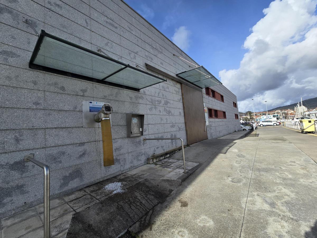 Lonja cerrada ayer en Cangas.