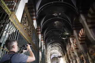 Tras el incendio: las imágenes de la zona afectada por el fuego en la Mezquita-Catedral