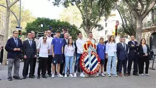 El Espanyol realiza su tradicional ofrenda floral por la Diada