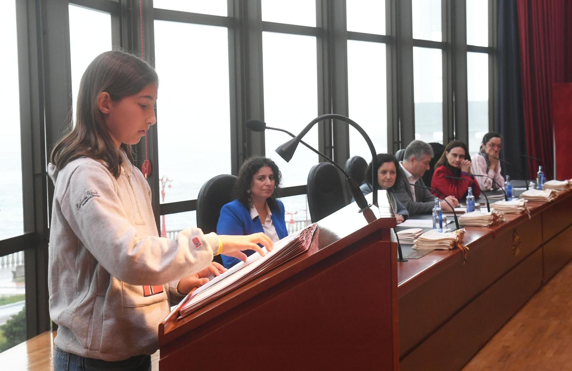 Lectura en el paraninfo de la Universidad del poemario de Luísa Villalta