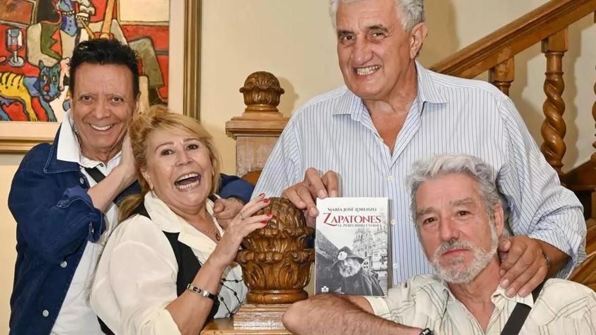 María José Lorenzo cuando presentó la obra «Zapatones, el peregrino eterno» en Madrid, en el año 2024, acompañada del propio Ruphert, a la izquierda.