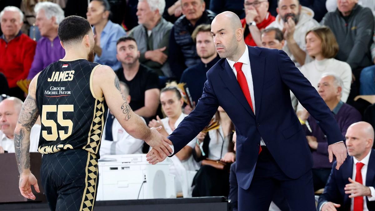 Vassilis Spanoulis y Mike James, en un partido de Mónaco