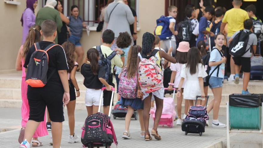 Los colegios de Elche tendrán 532 vacantes el próximo curso en Infantil y 5 aulas menos por la caída de la natalidad