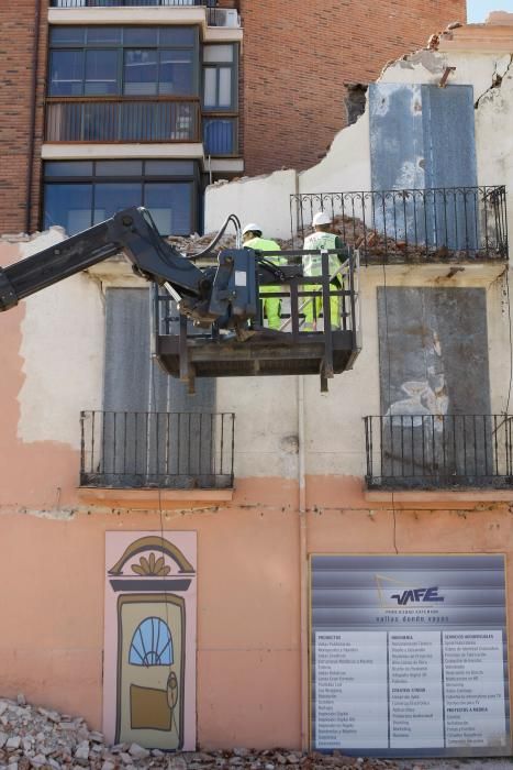 Comienza el derribo del edificio de La Feria