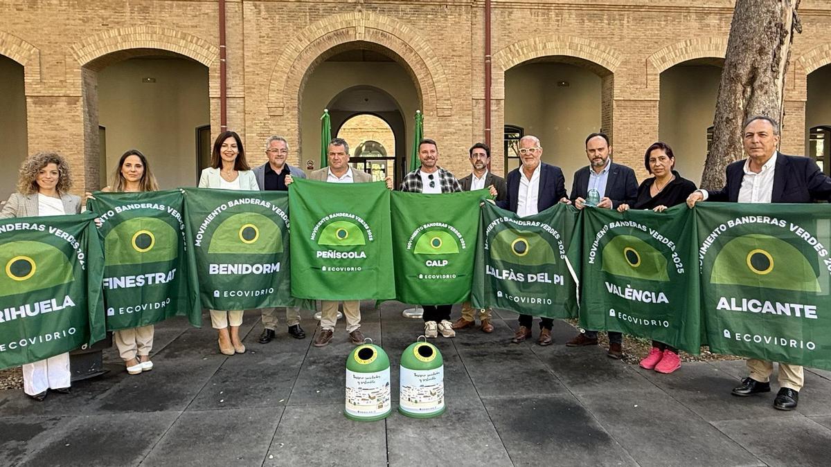 Peñíscola y Calp han sido los ganadores de esta edición de la campaña Banderas Verdes de Ecovidrio, mientras que Benidorm, Finestrat, Orihuela, Valencia, l’Alfàs del Pi y Alicante han revalidado este galardón.