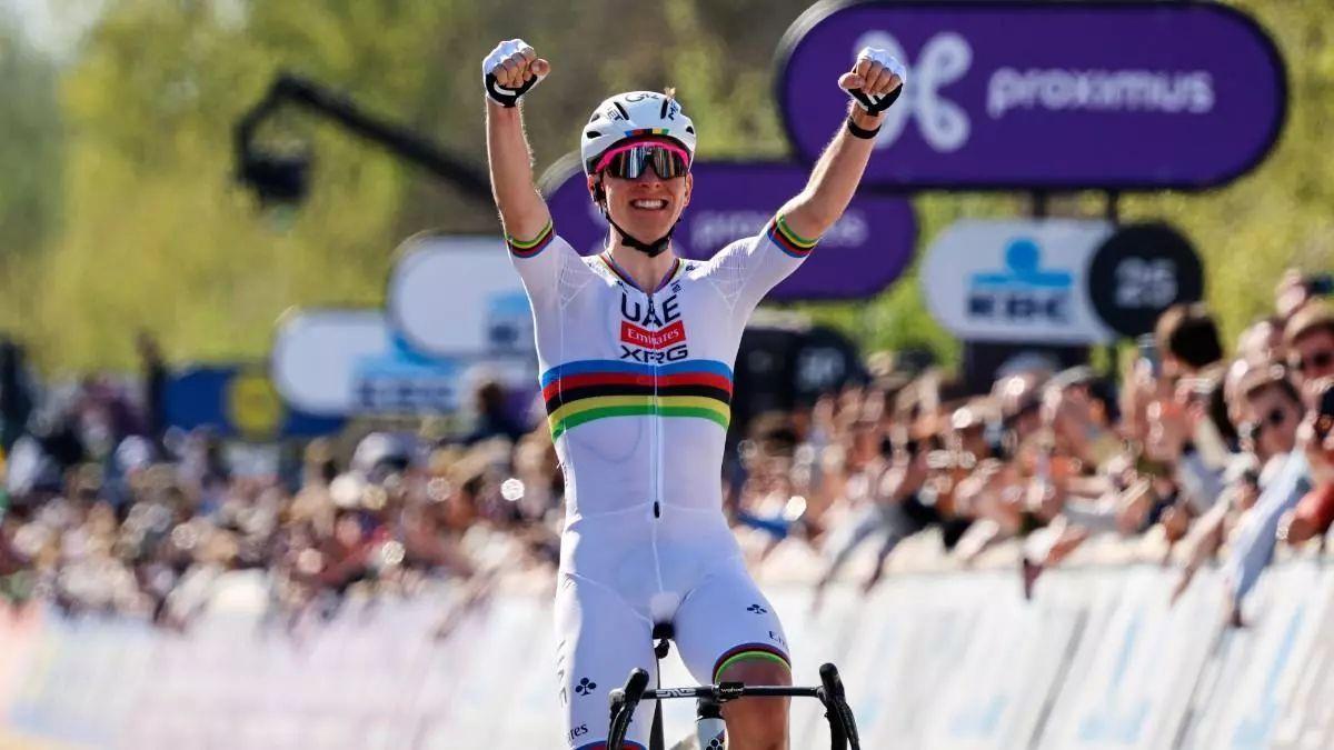 Tadej Pogacar se impone en el Tour de Flandes 2025.