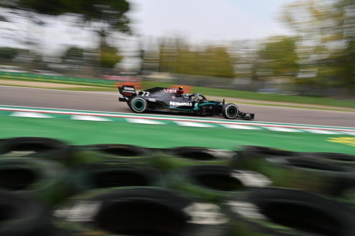 Hamilton se impone en Imola.