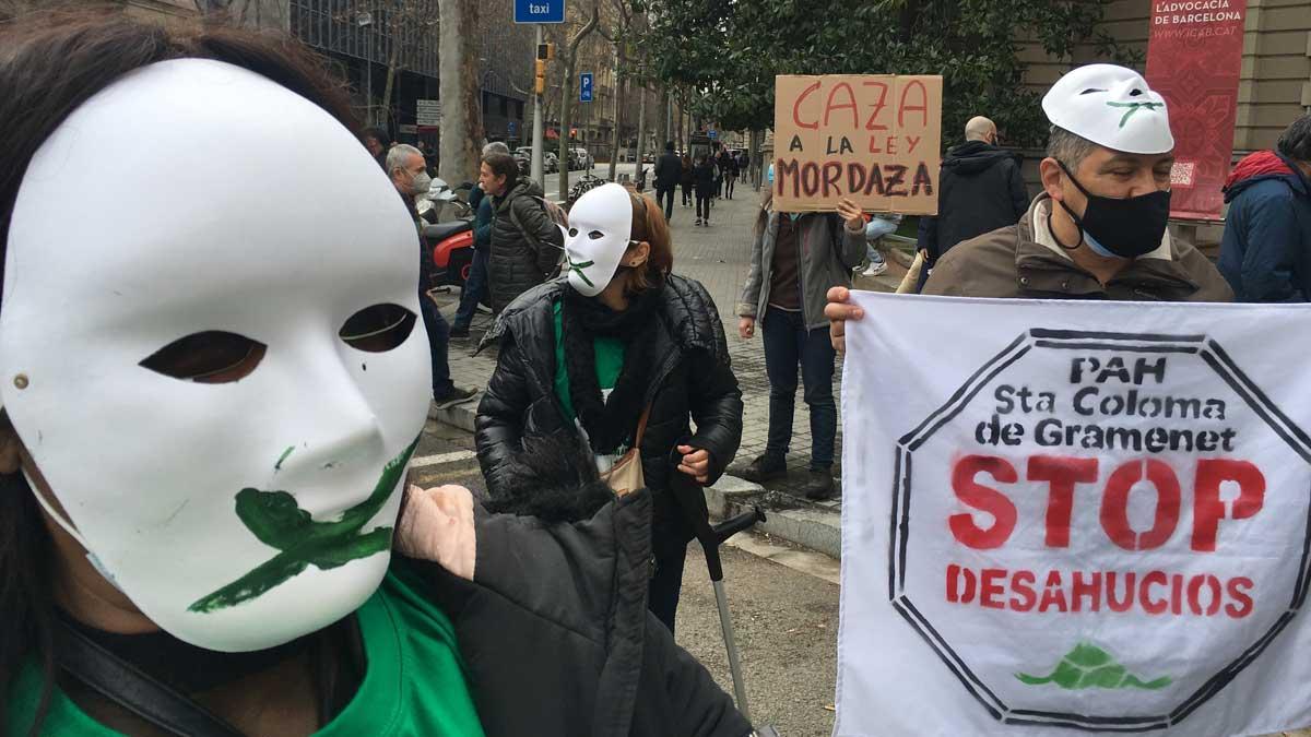 Una manifestación contra la ley 'mordaza' en Barcelona corta la calle de Mallorca