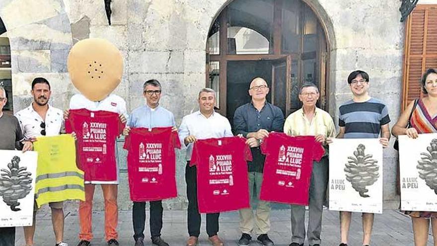 Imagen de la presentación oficial de la camisetas que lucirán.