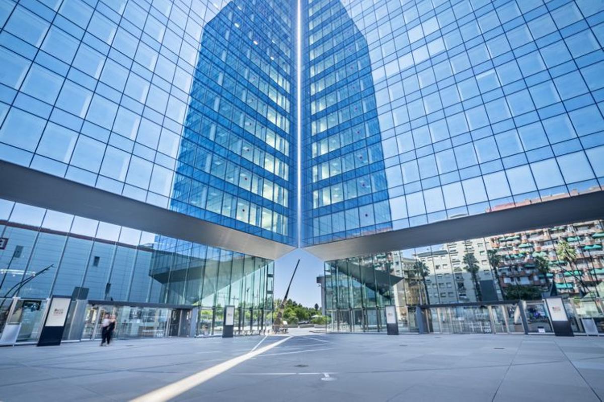 Dos de las torres de la Porta Firal.