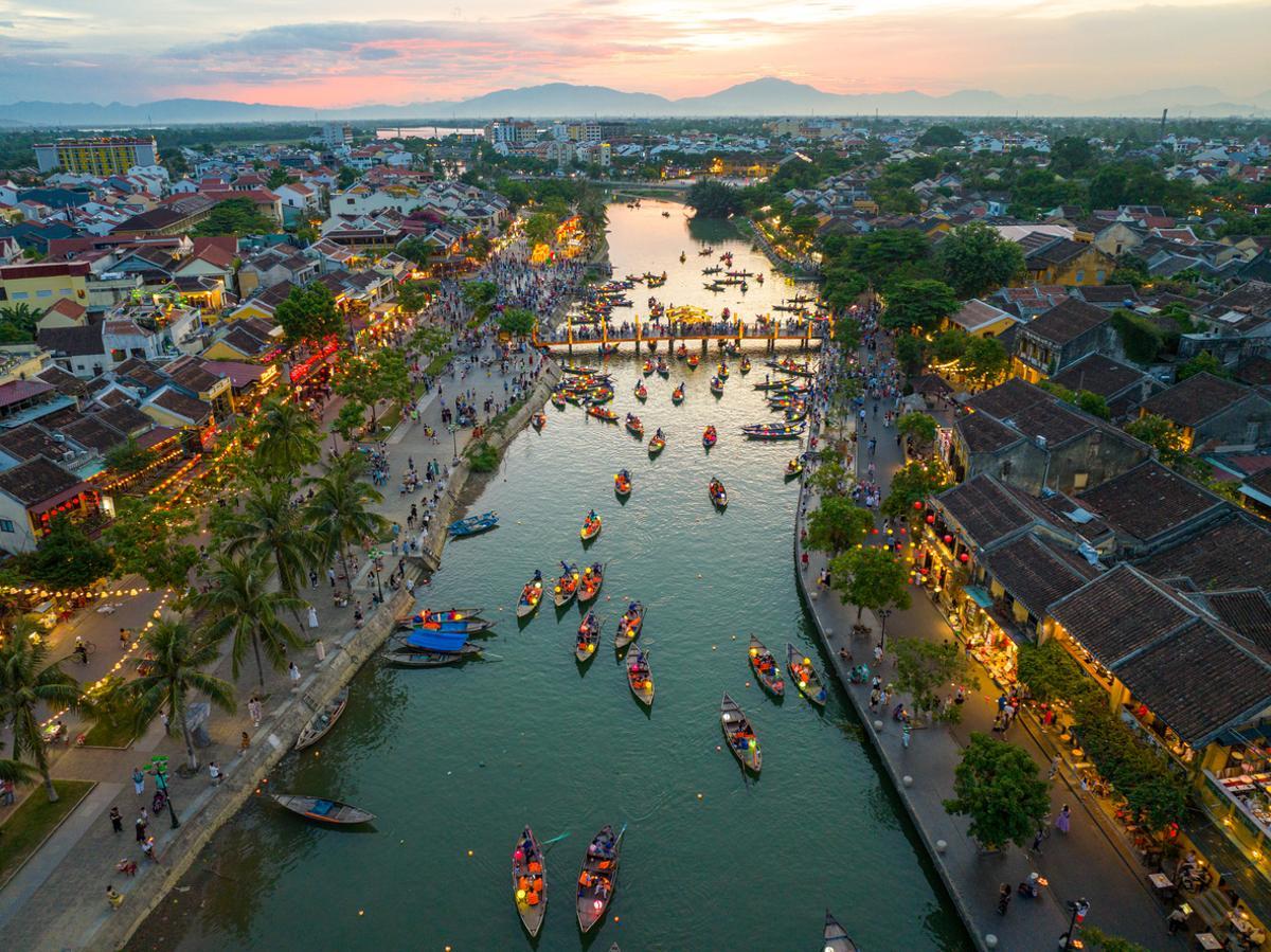 Farolillos en el río Thu Bon, en el casco antiguo de Hoi An