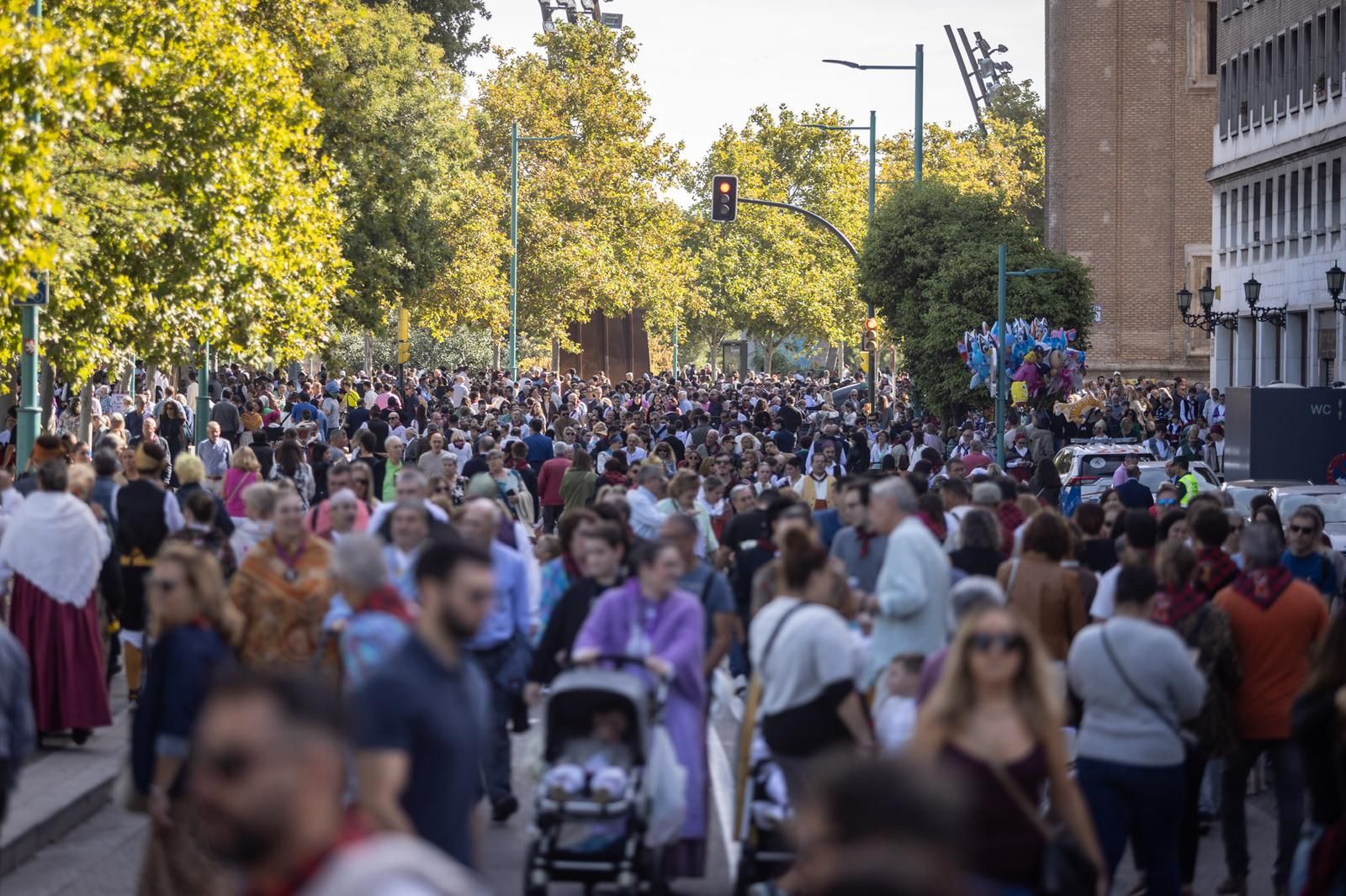 En imágenes | Zaragoza vive su día grande con la Ofrenda de Flores a la Virgen del Pilar