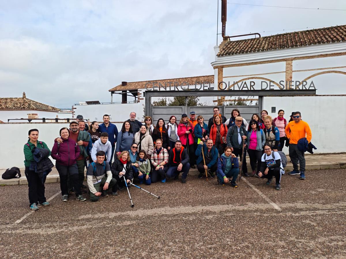 Grupo de senderismo en la Botijuela.