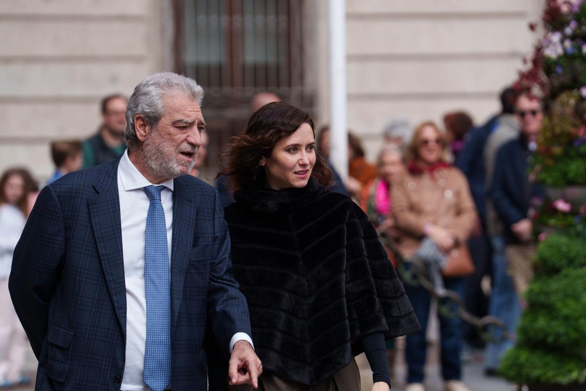 La presidenta de la Comunidad de Madrid, Isabel Díaz Ayuso, y su jefe de Gabinete, Miguel Ángel Rodríguez.