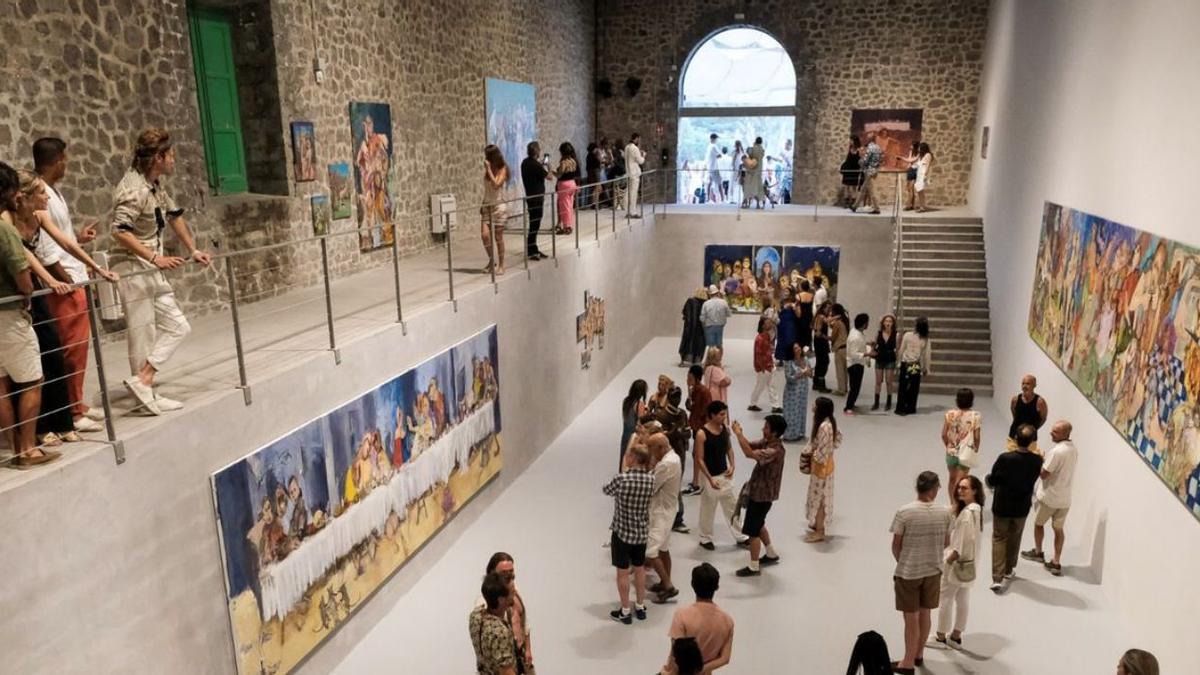 Imagen panorámica de la galería La Nave de Eivissa con la exposición de Eva Beresin.