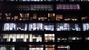 Espanya té el doble de persones treballant a les 20.00 que la UE