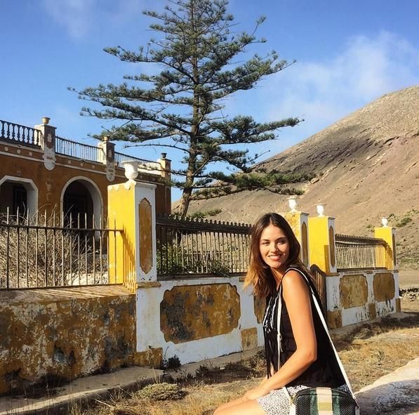 Helen Lindes disfruta de sus vacaciones en Lanzarote