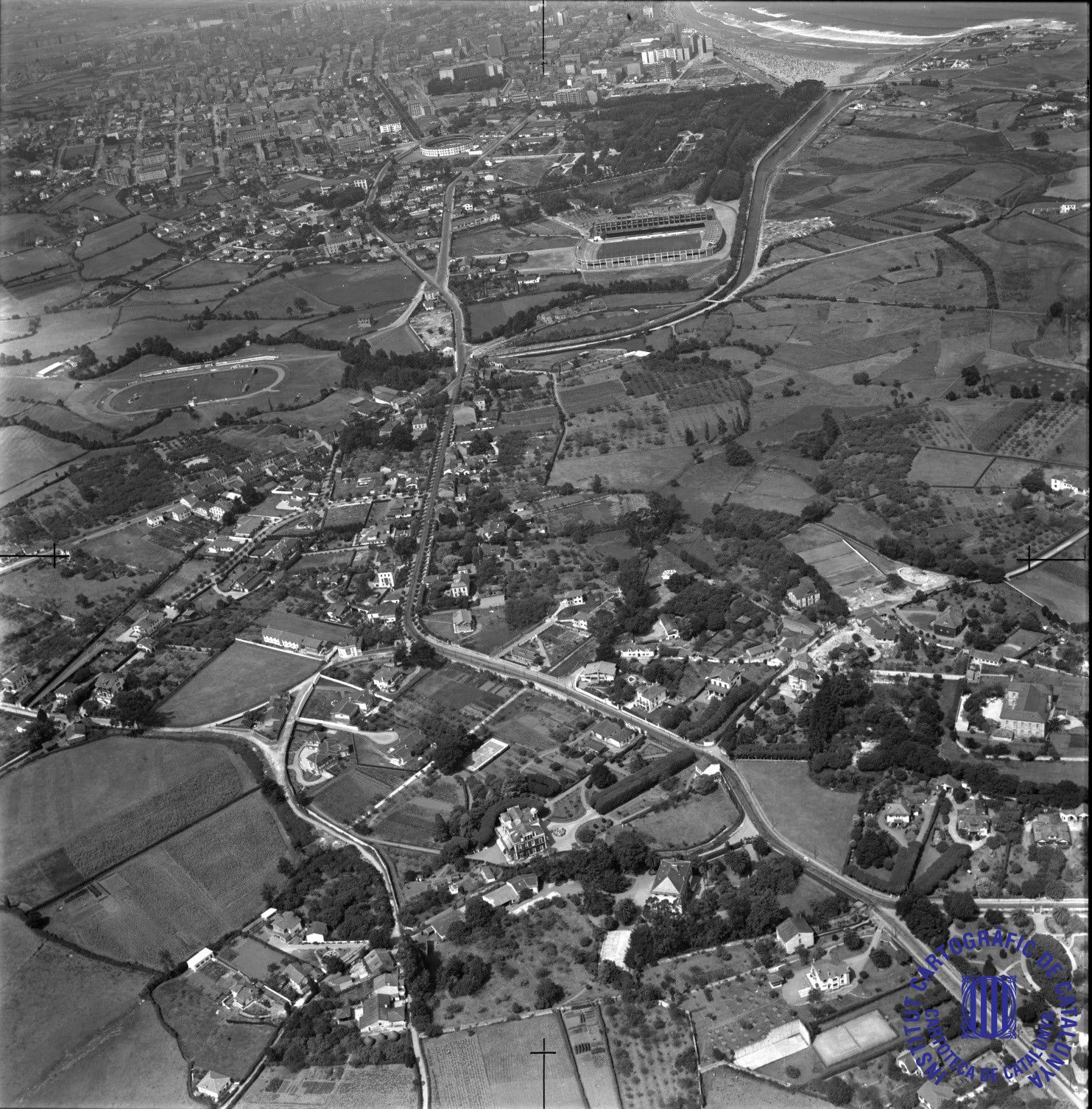 Un vuelo al pasado: así era Asturias, desde el aire, en 1962