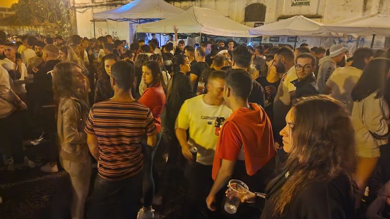 Lleno en los locales de copas con música de Vilagarcía durante la "noche del agua".