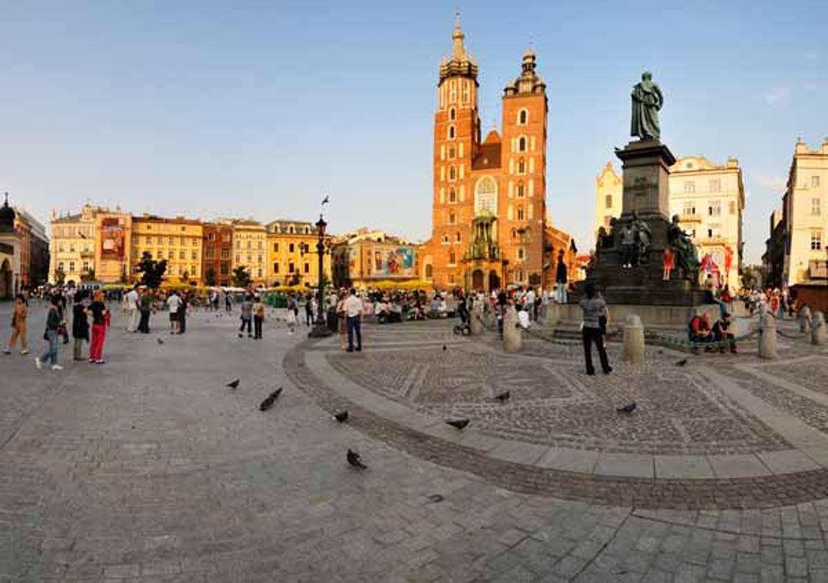 Plaza del Mercado o Rynek Glówny de Cracovia. Plaza del Mercado o Rynek Glówny de Cracovia.