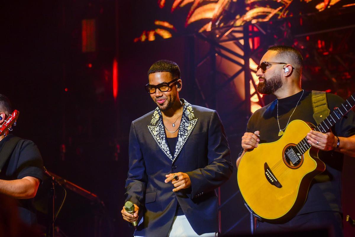 El rey y el príncipe de la bachata enamoraron a 14.000 fans en el muelle de Batería
