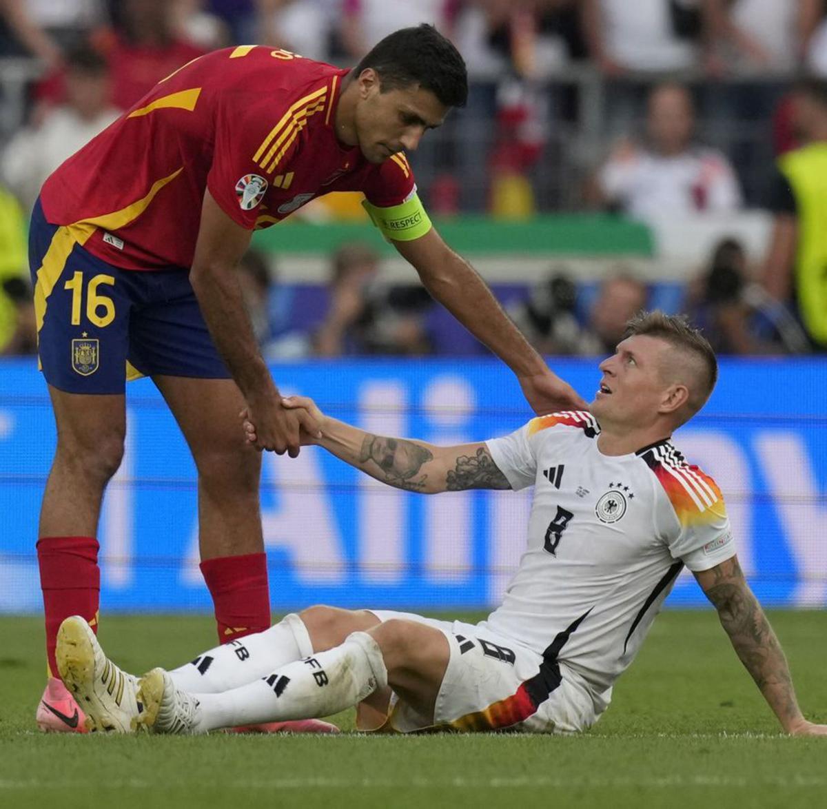 Glòria en el ball final de Kroos