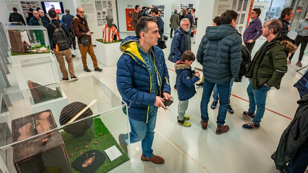 Inauguración de la exposición 'Zaragoza, el fútbol en e_volución' en Etopía