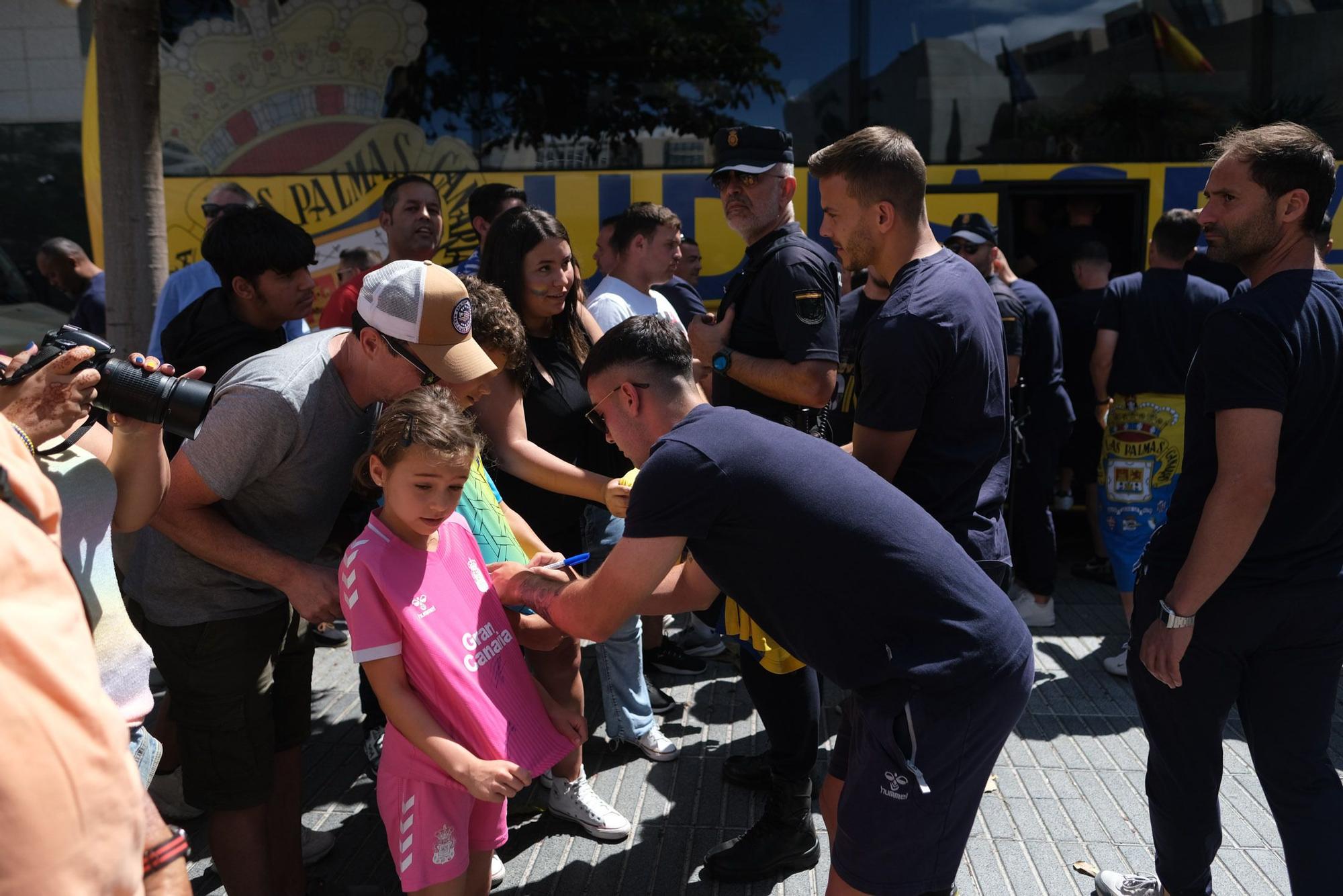 Gobierno de Canarias, Cabildo y Ayuntamiento agasajan a la UD Las Palmas