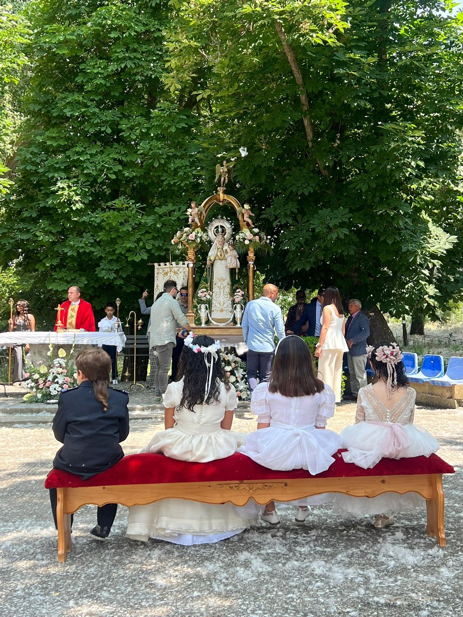 La Virgen del Olmo festeja su día grande en Villaescusa