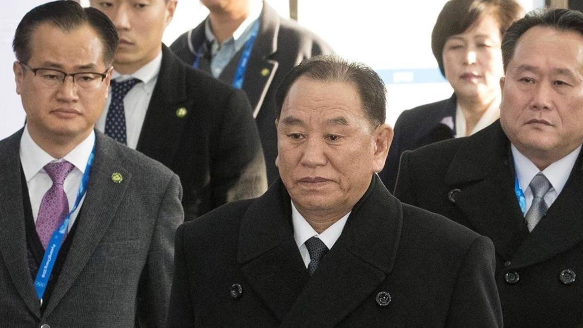 El vicepresidente de Corea del Norte, Kim Yong-chol (centro).