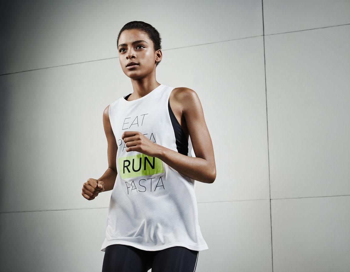 Colección Gym Wear de Pull&Bear: camiseta blanca con mensaje