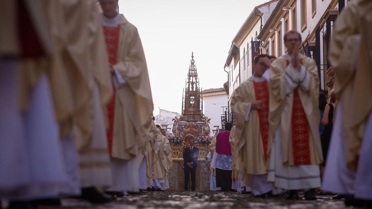 Corpus Christi procesión. Obispo de Córdoba, Jesús Fernández González, presidirá en la Santa Iglesia Catedral la solemne eucaristía del Corpus Christi