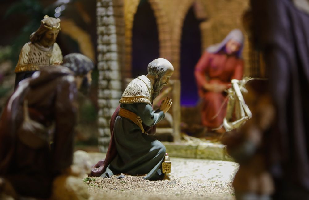 El Belén de Aprendices, con figuras de 1946, ya se puede visitar en la iglesia de Begoña del Port de Sagunt.