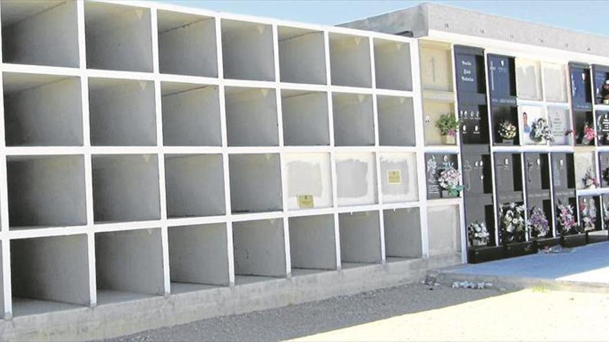 El PP denuncia entierros en nichos que no cumplen la ley en Vinaròs