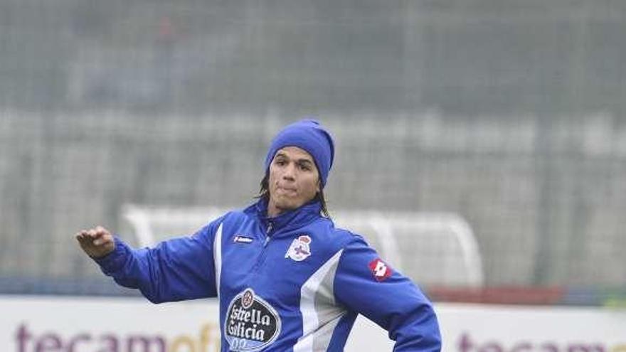 Zé Castro, durante un entrenamiento. / fran martínez