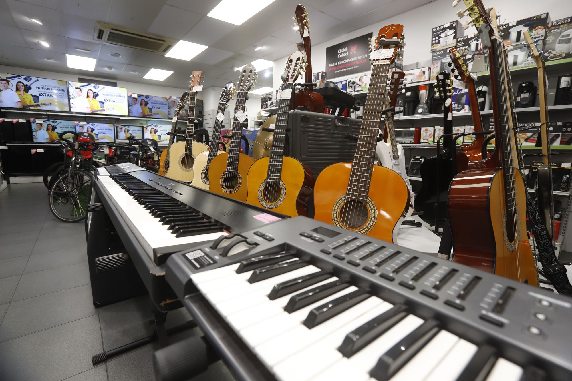 Los instrumentos musicales son una de las especialidades de Cash Converters.