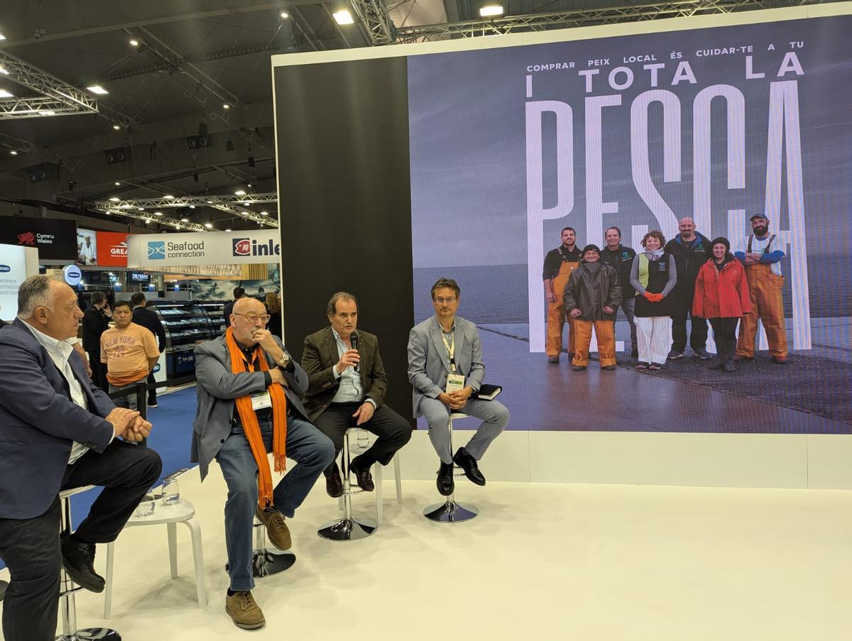 Los pescadores catalanes alertan que las poblaciones costeras dependen de su actividad Los pescadores catalanes alertan que las poblaciones costeras dependen de su actividad