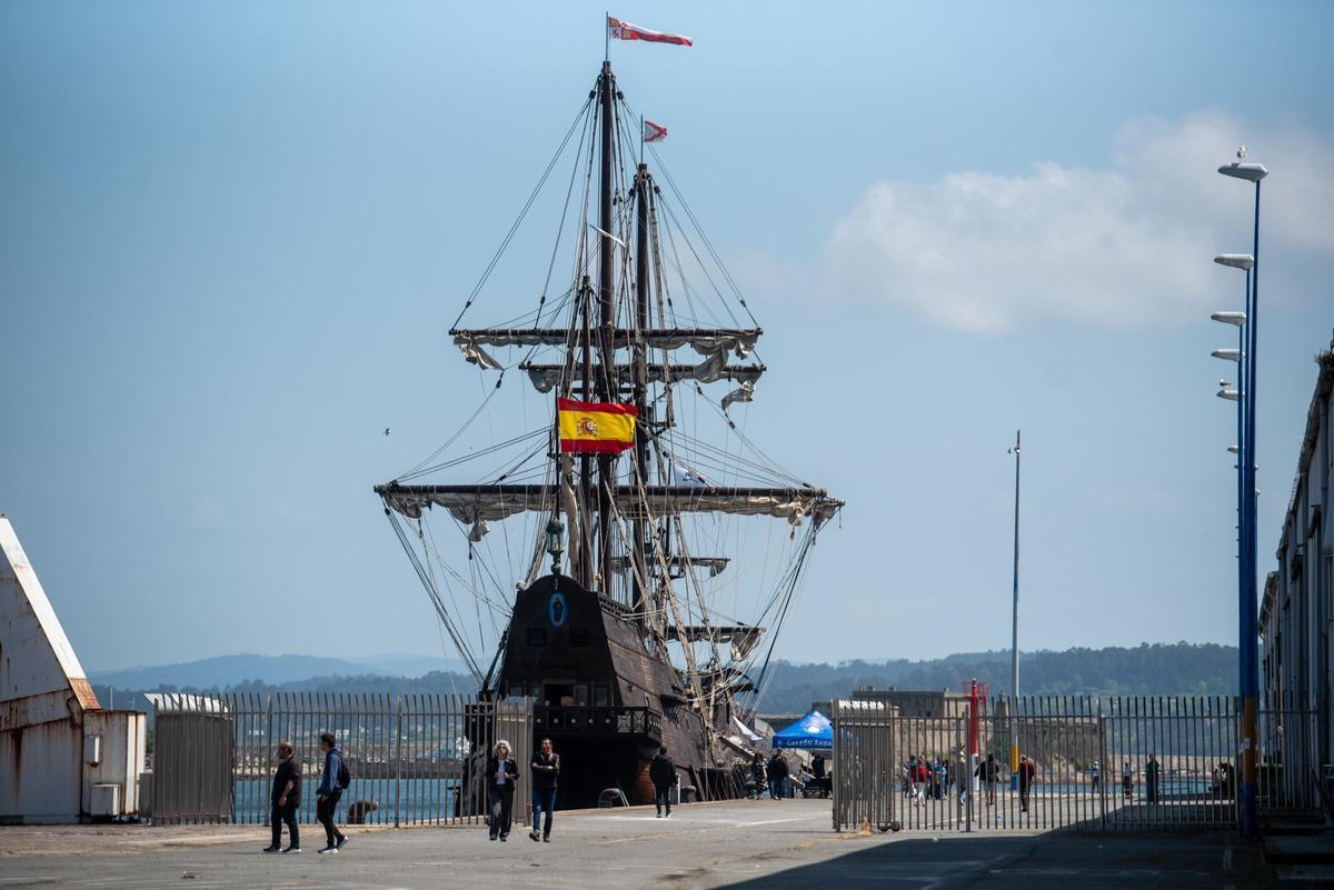 El galeón Andalucía recibe visitas hasta el domingo en el muelle de Calvo Sotelo