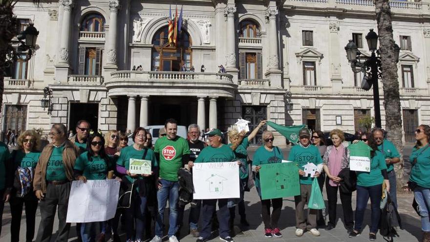 Dos anónimos salvan de la cárcel a una familia que no podía pagar la luz