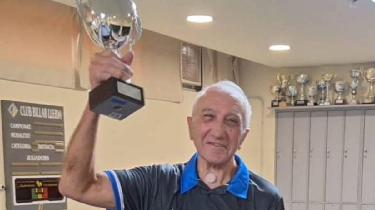 Miguel Montero, amb el trofeu