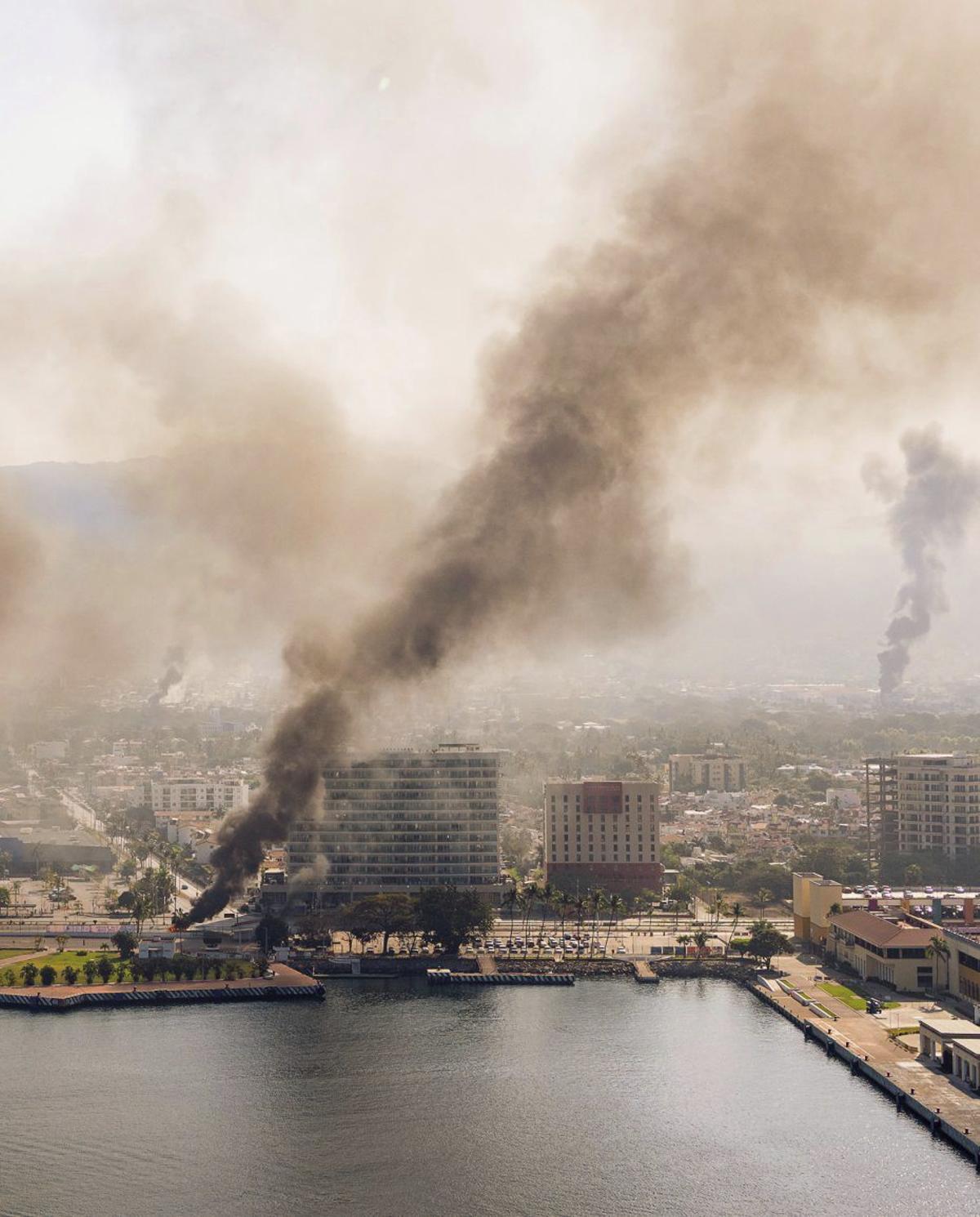 Mèxic crema després de la mort del Mencho, el narco més buscat del món