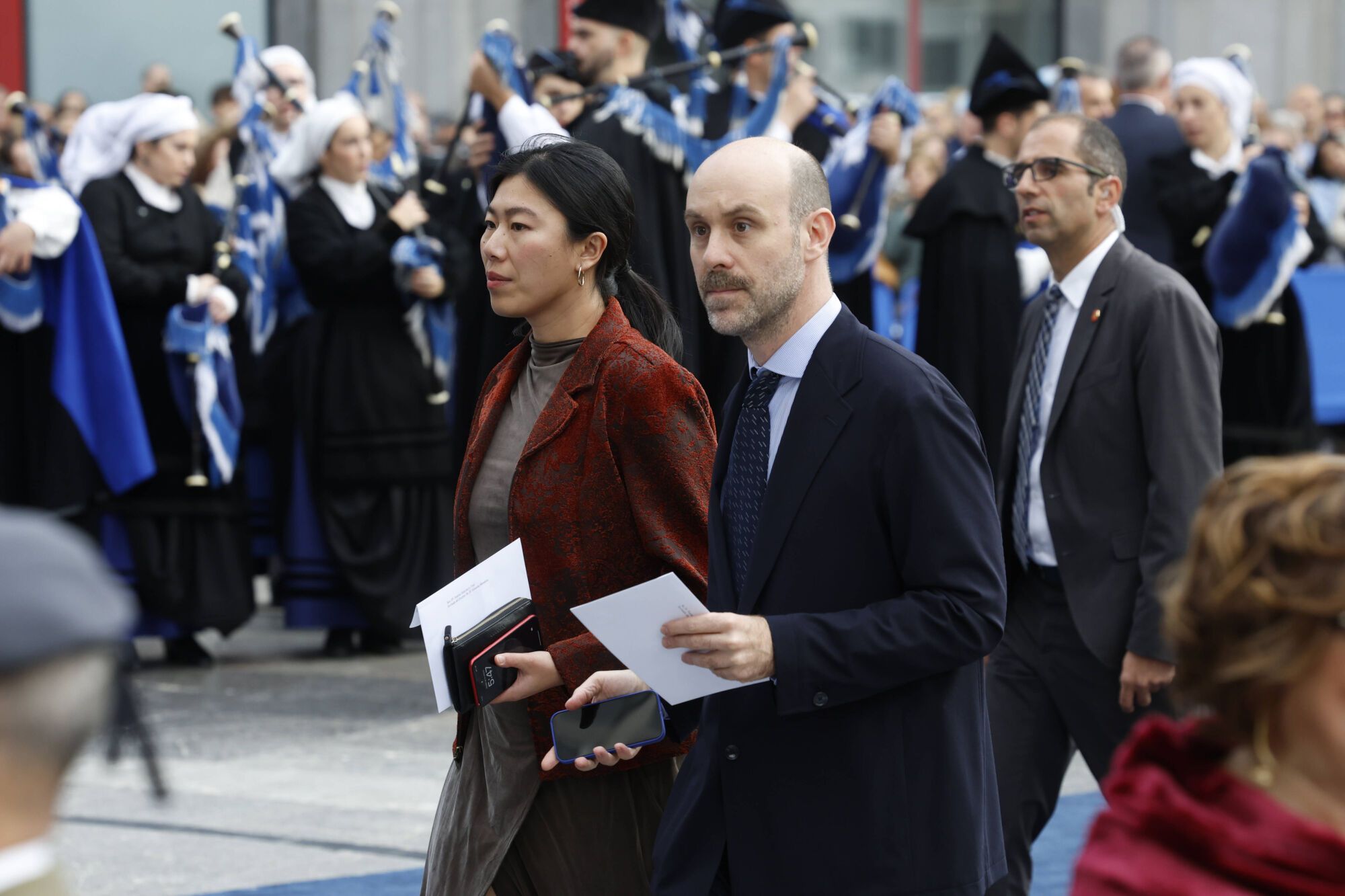  Así fue la llegada de los invitados a los premios "Princesa de Asturias" y su paso por la alfombra azul