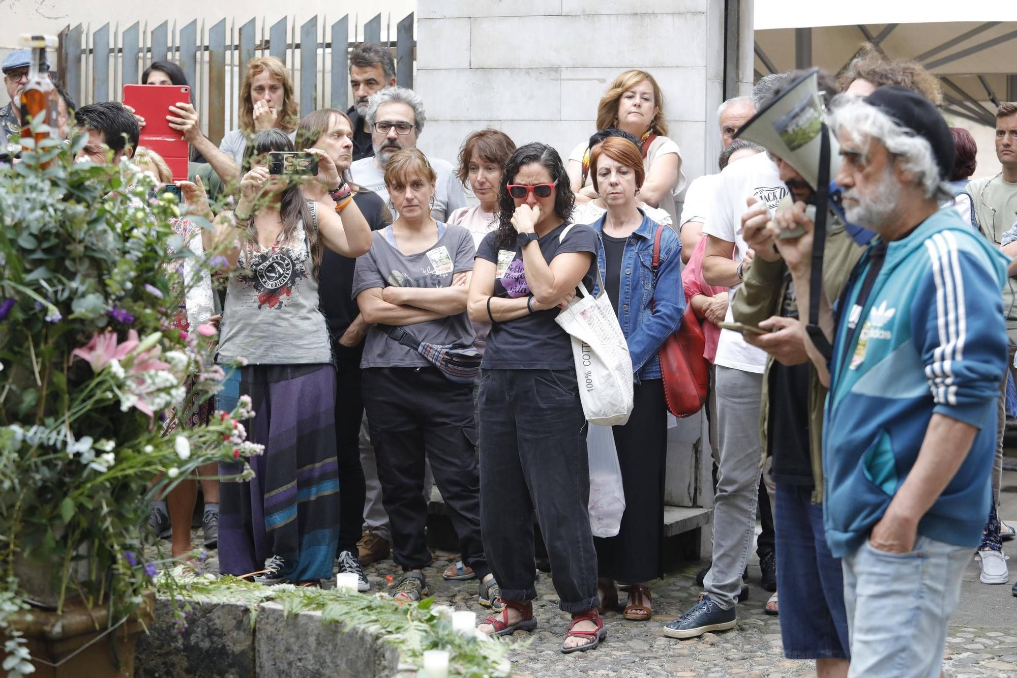 Así fue la despedida y el homenaje de amigos y clientes del Cafetón en Avilés a sus dueños, muertos en León
