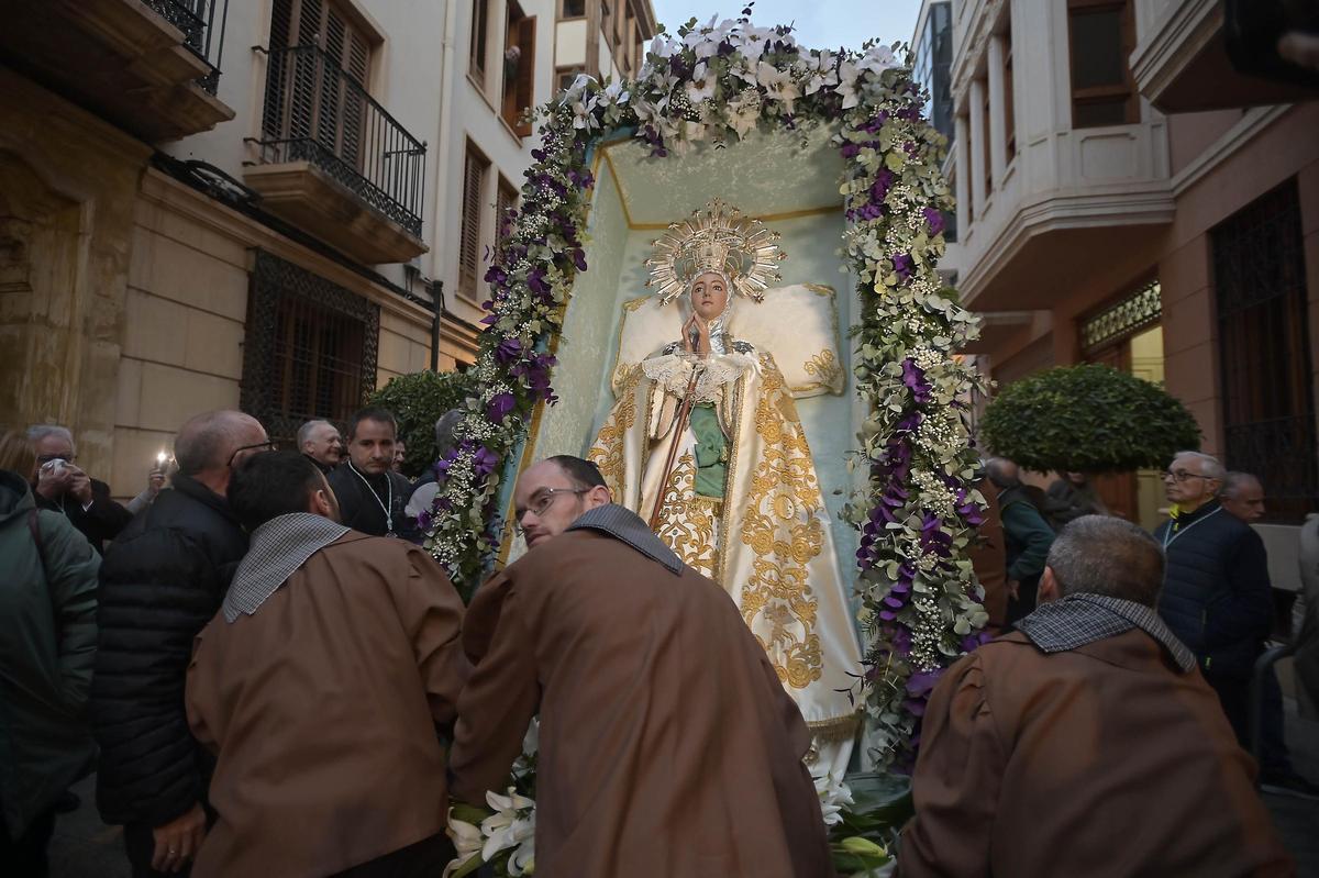 Bienvenida a la Virgen en la Basilica de Santa Maria