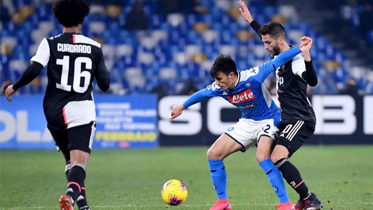 Elmas, el último positivo en el Nápoles, en acción la temporada pasada contra la Juventus