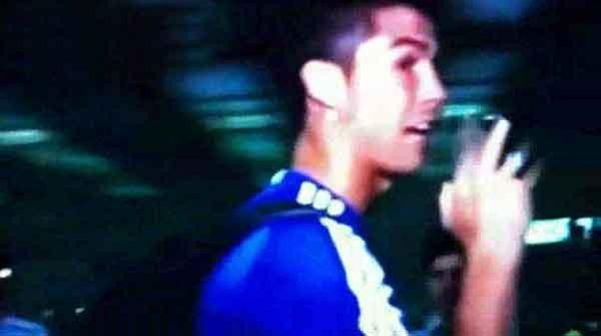 El tècnic i l’estrella portuguesa del Reial Madrid gesticulen davant la premsa per donar a entendre que els han robat el partit contra el Barça.